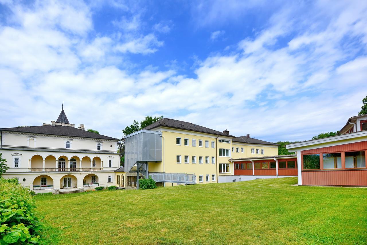 Отель Bildungshaus Schloss Krastowitz Клагенфурте Экстерьер фото